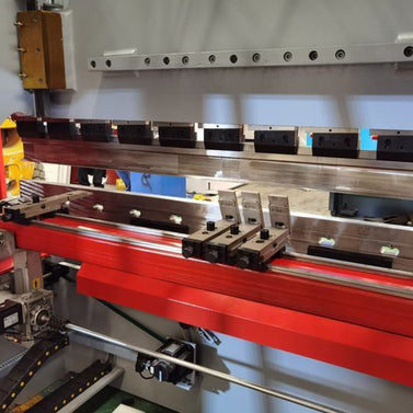 220 Ton x 165” CNC Hydraulic Press Brake – DA53T | 4+1 Axis | Servo Driven | Laser Safety